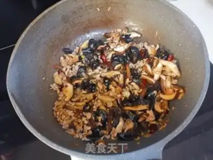 Make South Mud Bay mushroom noodles step 7