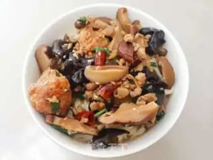 Make South Mud Bay mushroom noodles step 12