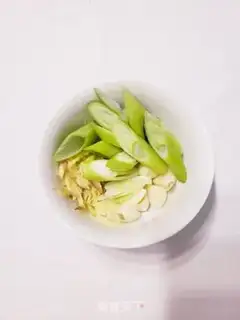 Make Spicy-year-old flowerfish step 1