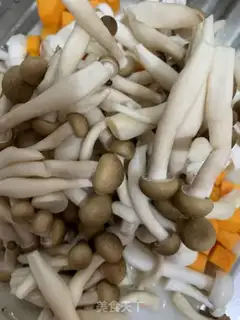 Make Pumpkin chicken-leg rice step 2