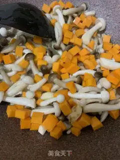 Make Pumpkin chicken-leg rice step 4