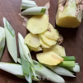 Make Yellow Corn Lotus bouquet soup step 2