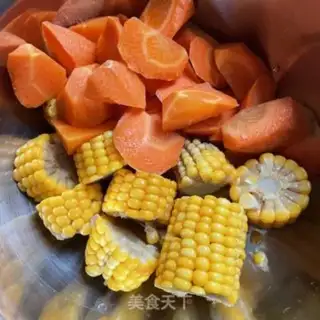 Make Yellow Corn Lotus bouquet soup step 5