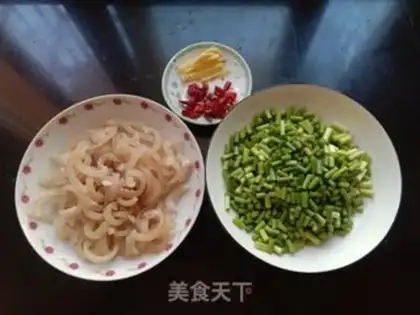 Make Garlic fried pig skin step 0