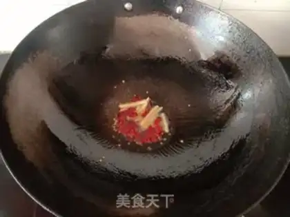 Make Garlic fried pig skin step 1