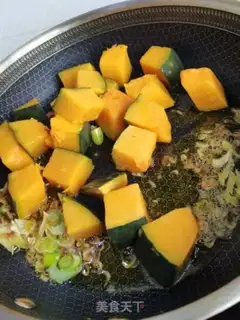 Make Pumpkin shrimp step 1