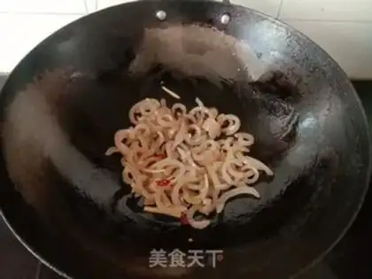 Make Garlic fried pig skin step 2