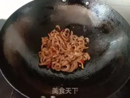 Make Garlic fried pig skin step 3