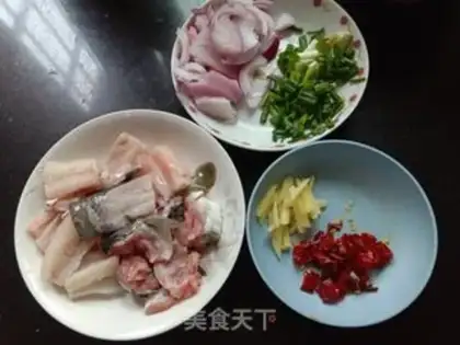 Make Spicy black fish bones step 0