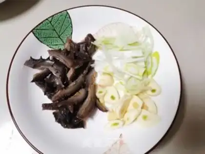 Make Sea cucumber tofu step 1
