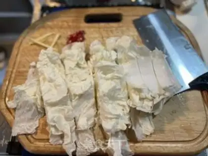 Make Cabbage seafood pan step 0