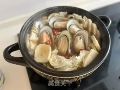 Make Cabbage seafood pan step 2