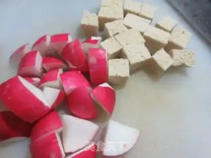 Make Frozen tofu with red radish step 1