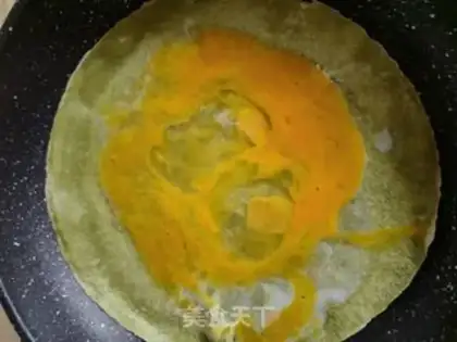 Make Spinach egg burrito step 1