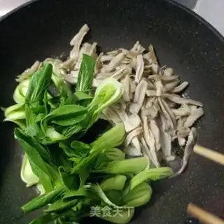 Make Chicken-legged mushrooms and oily cabbage step 9