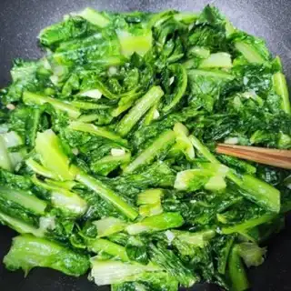 Make Garlic fried leaves step 4