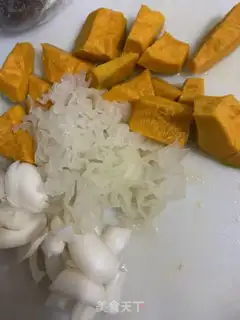 Make Silver-eared pumpkin hoof step 1