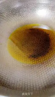 Make Pepper fried eggs step 1