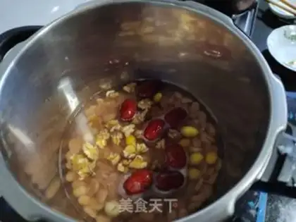 Make walnut lynch palm soup step 1