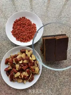 Make A red sugar rose ginger date tea step 1