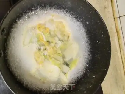 Make Eggflower and gravy soup step 1