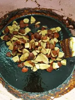 Make A red sugar rose ginger date tea step 10