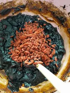 Make A red sugar rose ginger date tea step 11