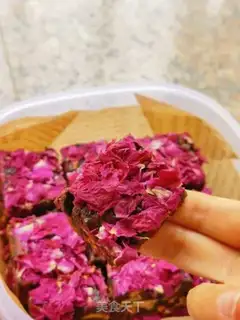 Make A red sugar rose ginger date tea step 17