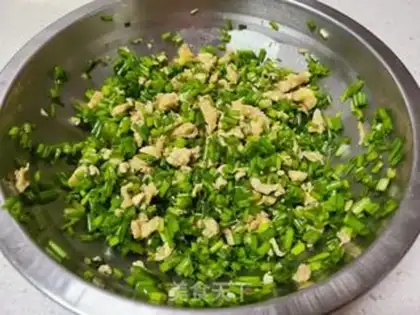 Make Onion egg dumplings step 4