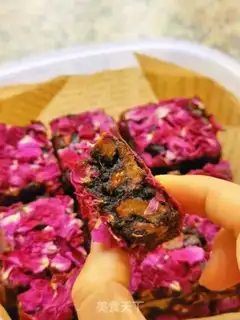 Make A red sugar rose ginger date tea step 19