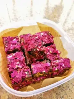 Make A red sugar rose ginger date tea step 20
