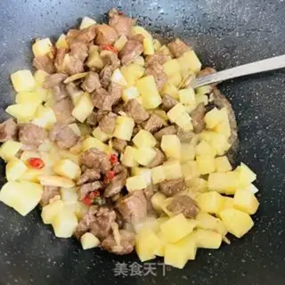 Make Black pepper beef and potatoes step 6