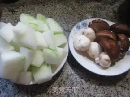 Make Twin mushrooms and melons step 0