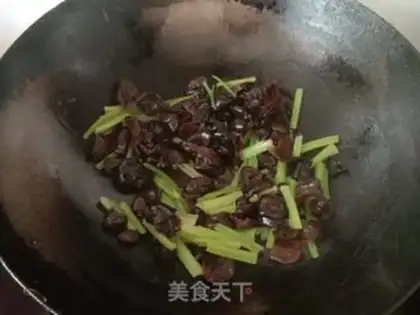 Make Celery-mucked eggs step 3