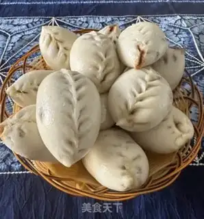 Make Plum sauce and meat buns step 17