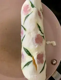 Make Sausage pine-coloured egg rolls step 8