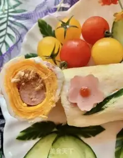 Make Sausage pine-coloured egg rolls step 9