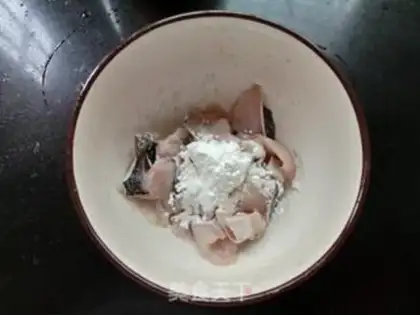 Make Onion fried black fish step 3