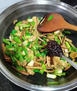 Make Garlic soy sauce step 6