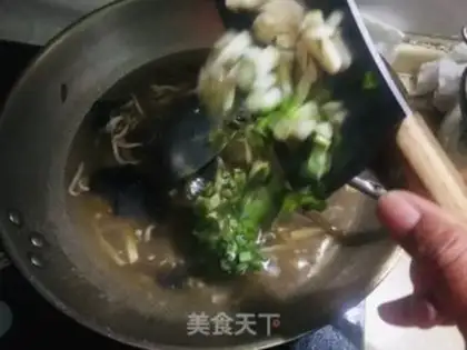 Make Spicy meat soup step 8