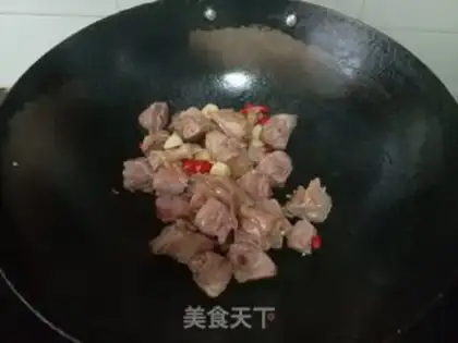 Make Onion fried duck leg step 4