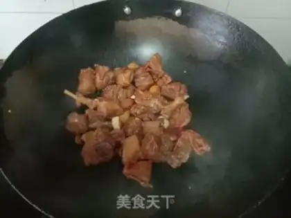 Make Onion fried duck leg step 5