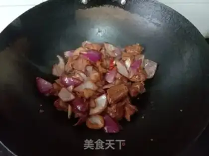 Make Onion fried duck leg step 6