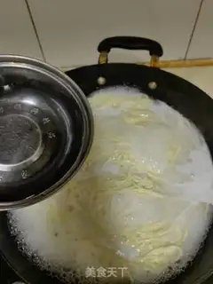 Make Sour spicy. Soup noodles step 2