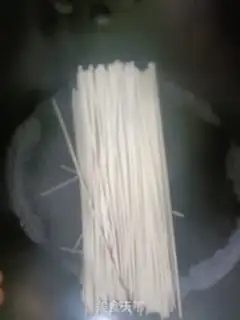 Make Hot dry noodles step 1