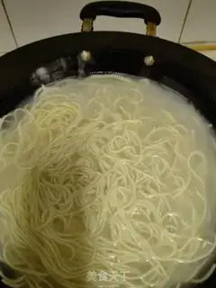 Make Sour spicy. Soup noodles step 4