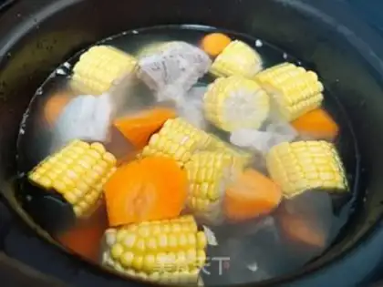 Make Corn carrot bone soup step 3