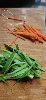 Make Spicy sauce and rice powder step 1