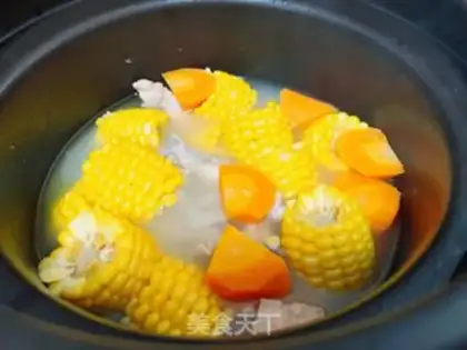 Make Corn carrot bone soup step 4