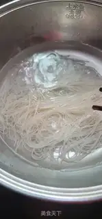 Make Spicy sauce and rice powder step 3